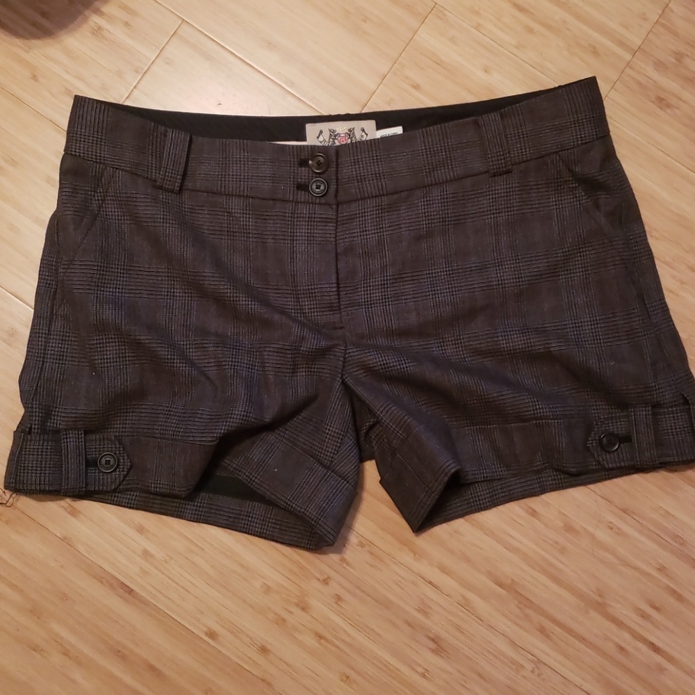 Juicy Couture brown plaid wool shorts 6